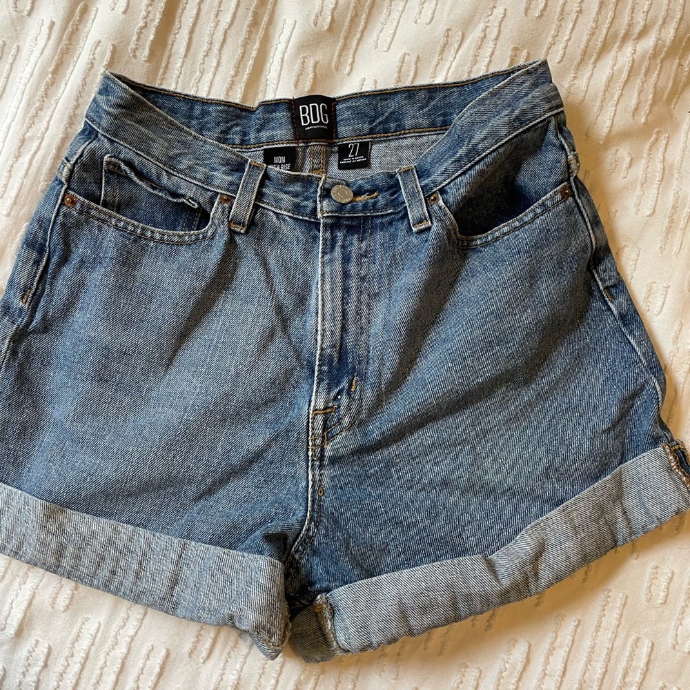 BDG hi rise mom shorts size 27